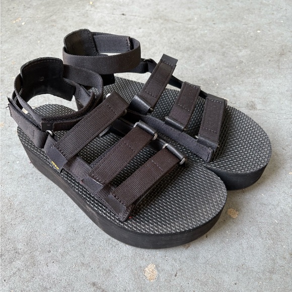 Teva Mevia Sandal - Picture 1 of 6